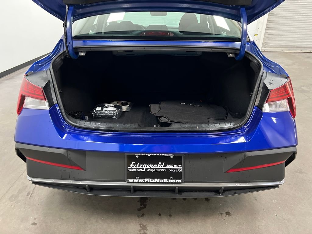 Used 2025 Hyundai Elantra Blue image 24