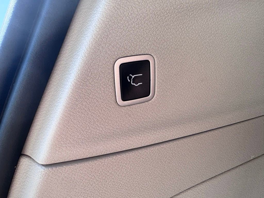 Used 2020 Chrysler Pacifica Touring-L image 45