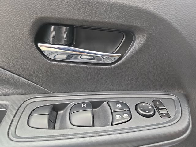 Used 2025 Nissan Versa SV w/ Trunk Package FWD image 32