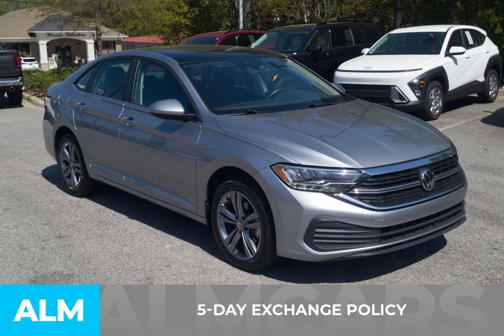 Used 2024 Volkswagen Jetta SE image 3