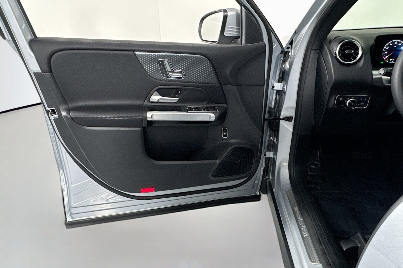 New 2026 Mercedes-Benz GLB 250 image 20