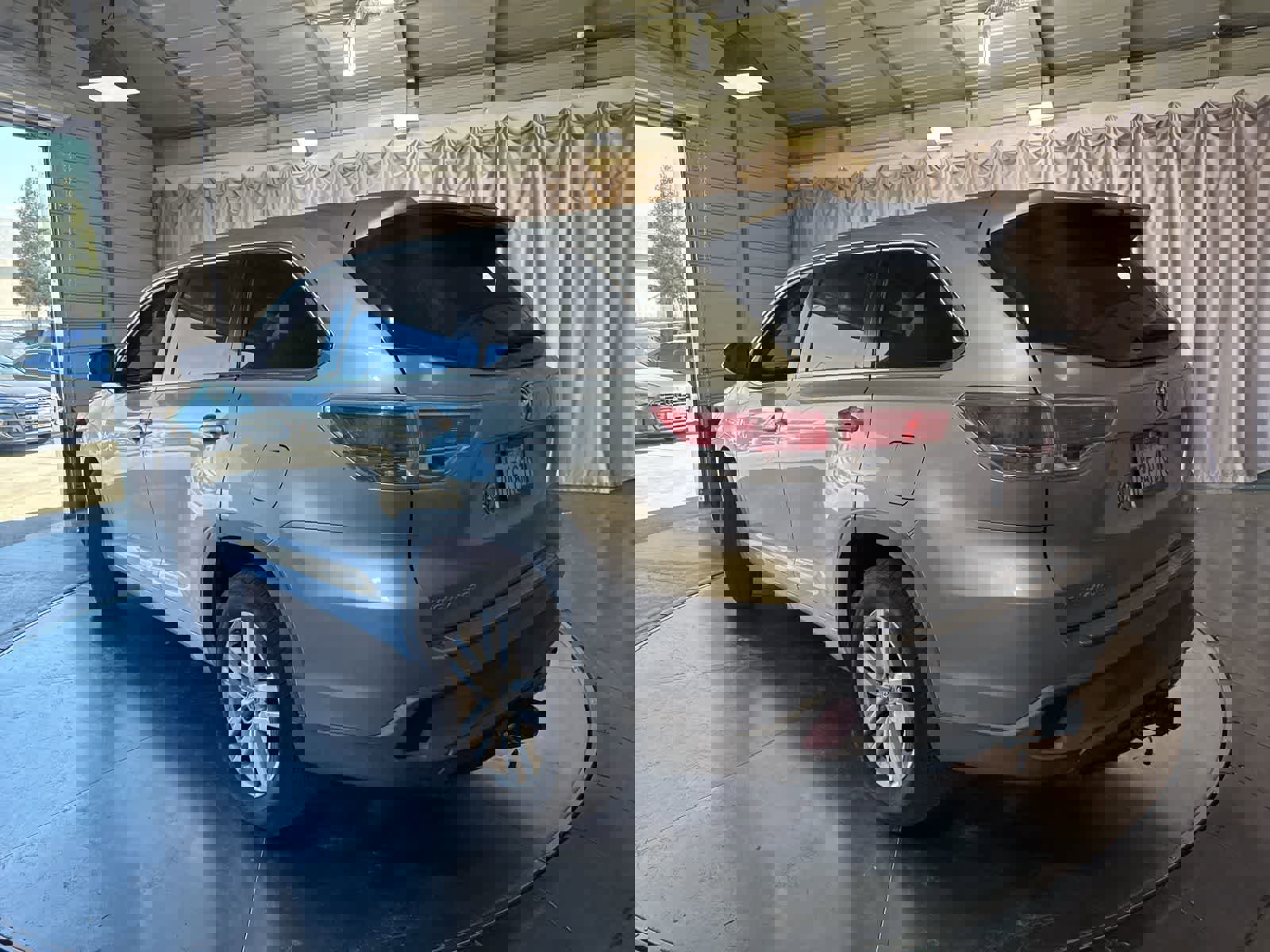 Used 2014 Toyota Highlander LE image 7