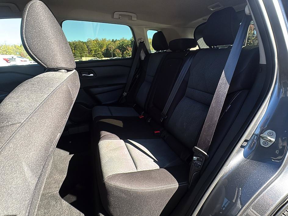 Certified 2025 Nissan Rogue SV FWD image 18