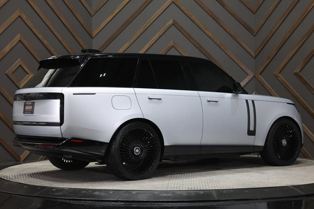 Used 2025 Land Rover Range Rover SE image 2