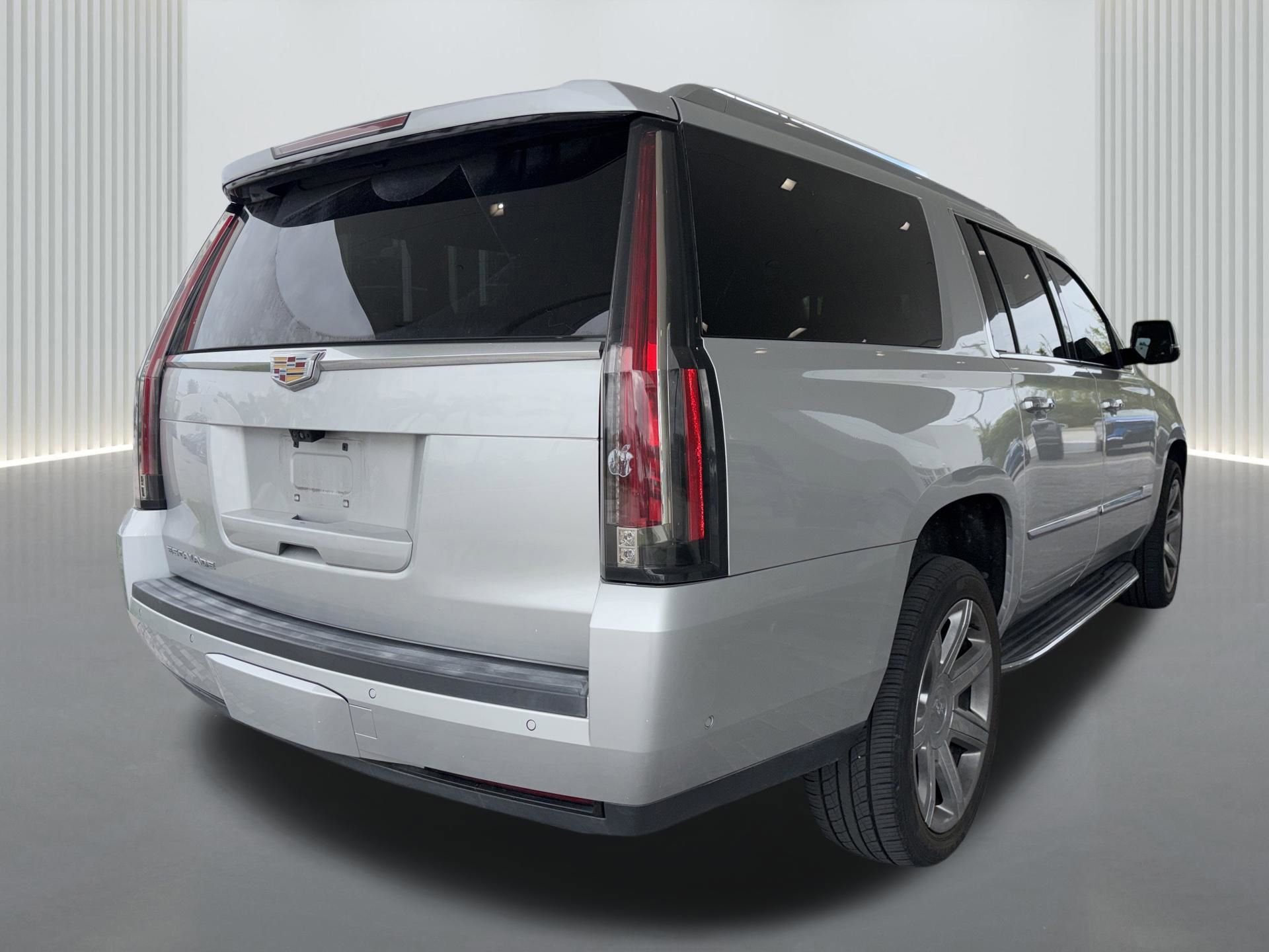 Used 2020 Cadillac Escalade ESV Luxury image 4
