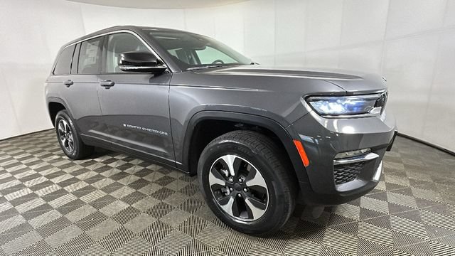 Used 2023 Jeep Grand Cherokee 4WD 4xe image 2