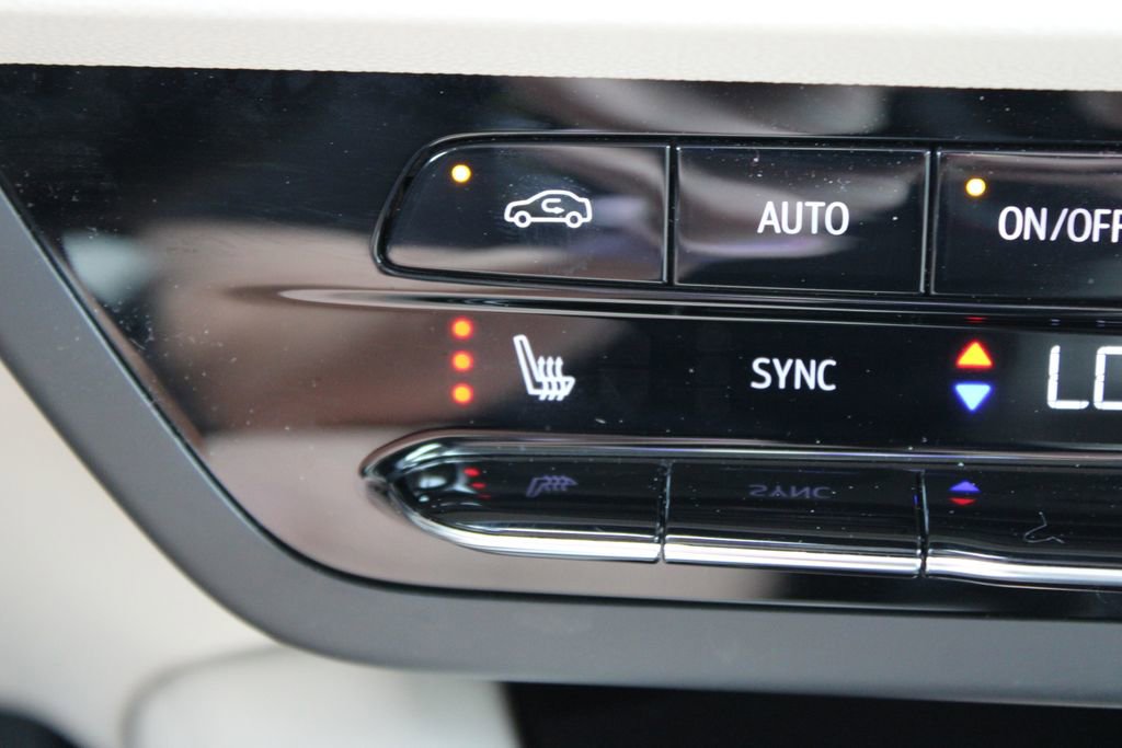 Used 2023 Buick Envision Essence w/ Technology Package I AWD/4WD image 46