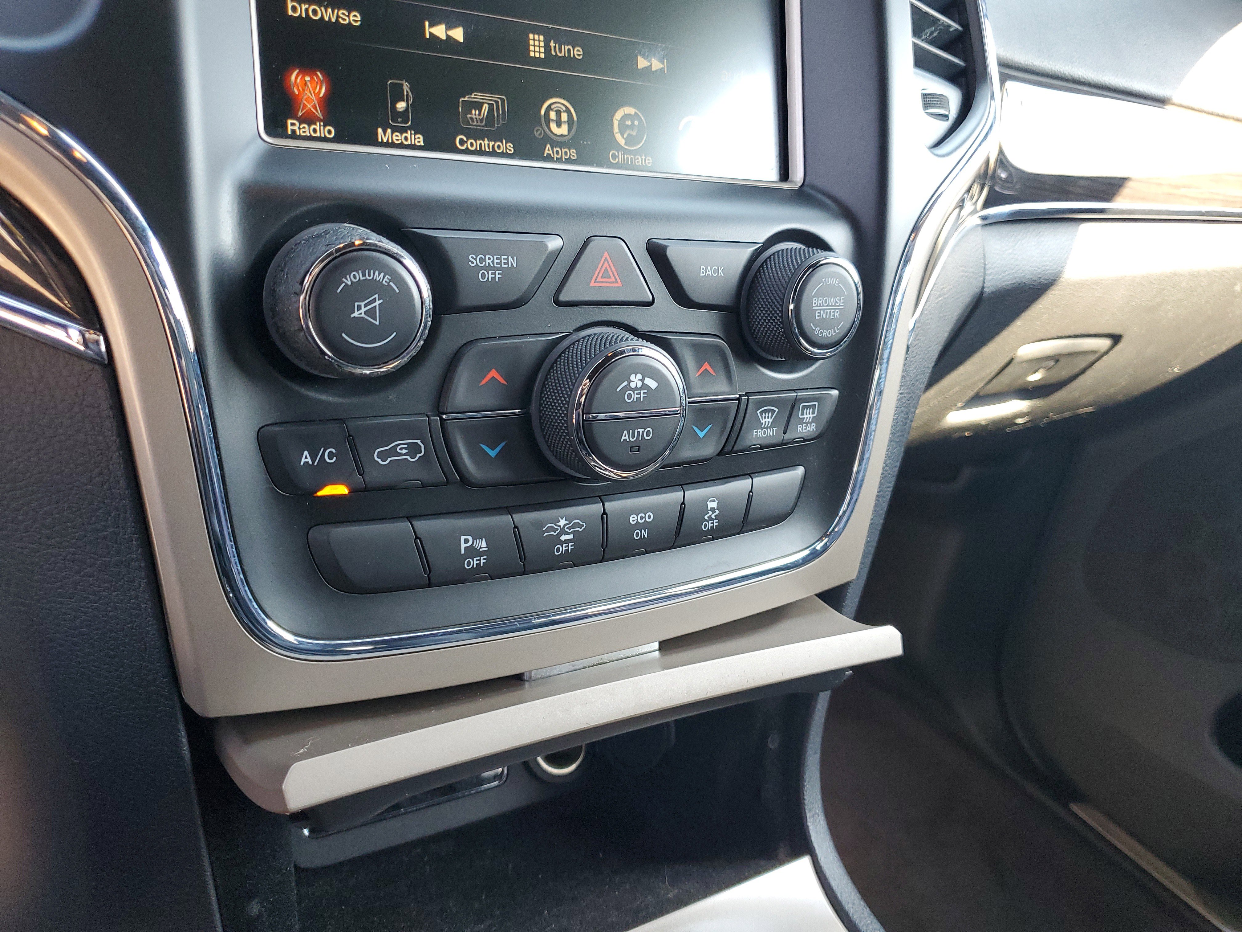 Used 2015 Jeep Grand Cherokee Overland w/ Advanced Technology Group image 23
