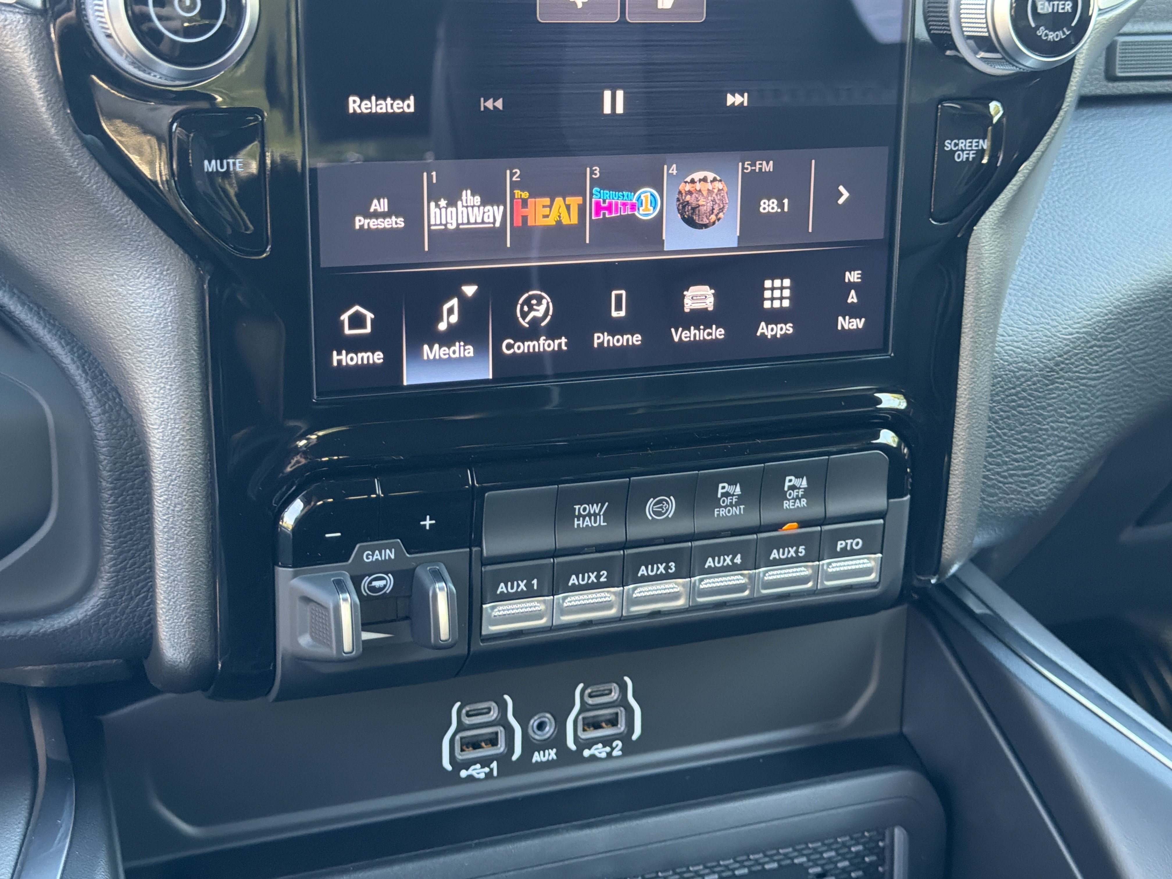 New 2027 RAM 5500 4x4 Crew Cab image 29