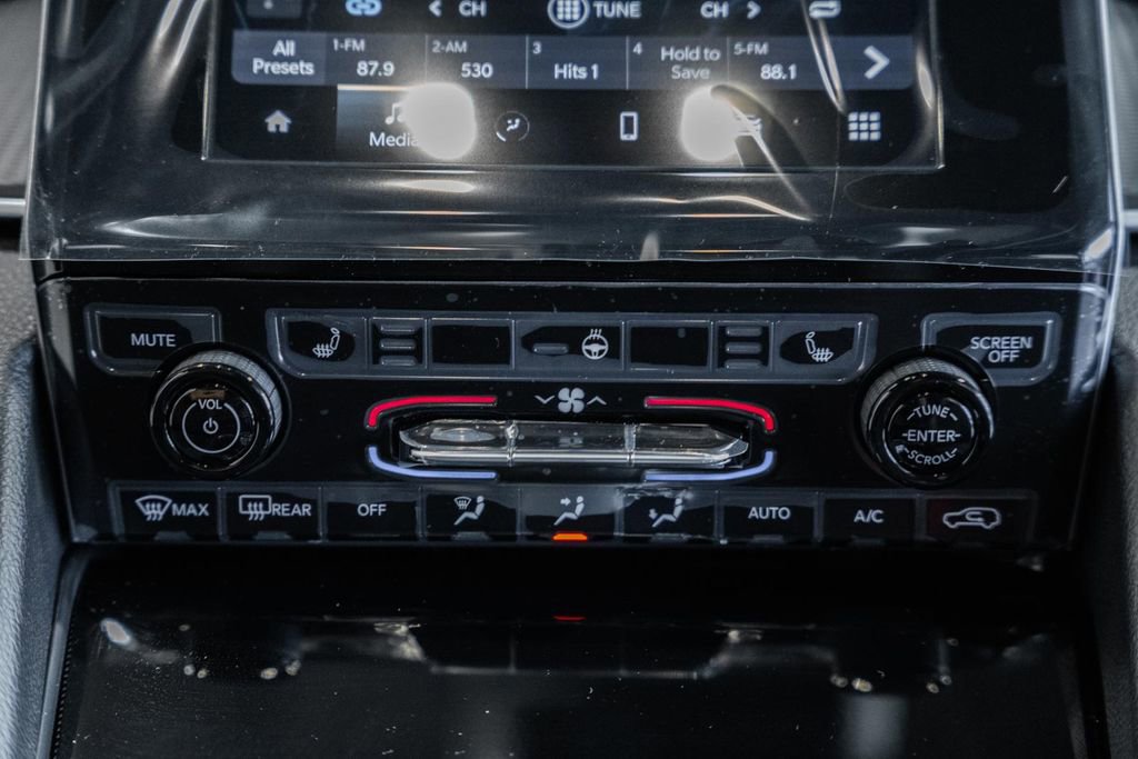 New 2025 Jeep Grand Cherokee Altitude image 23