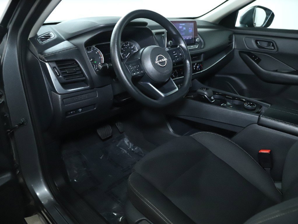 Used 2024 Nissan Rogue S image 17