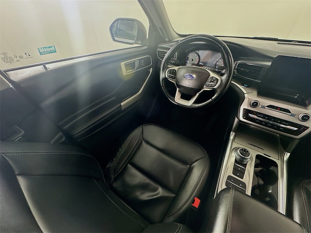 Used 2021 Ford Explorer XLT w/ Equipment Group 202A image 9