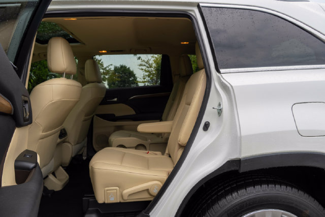 Used 2019 Toyota Highlander Limited FWD image 34