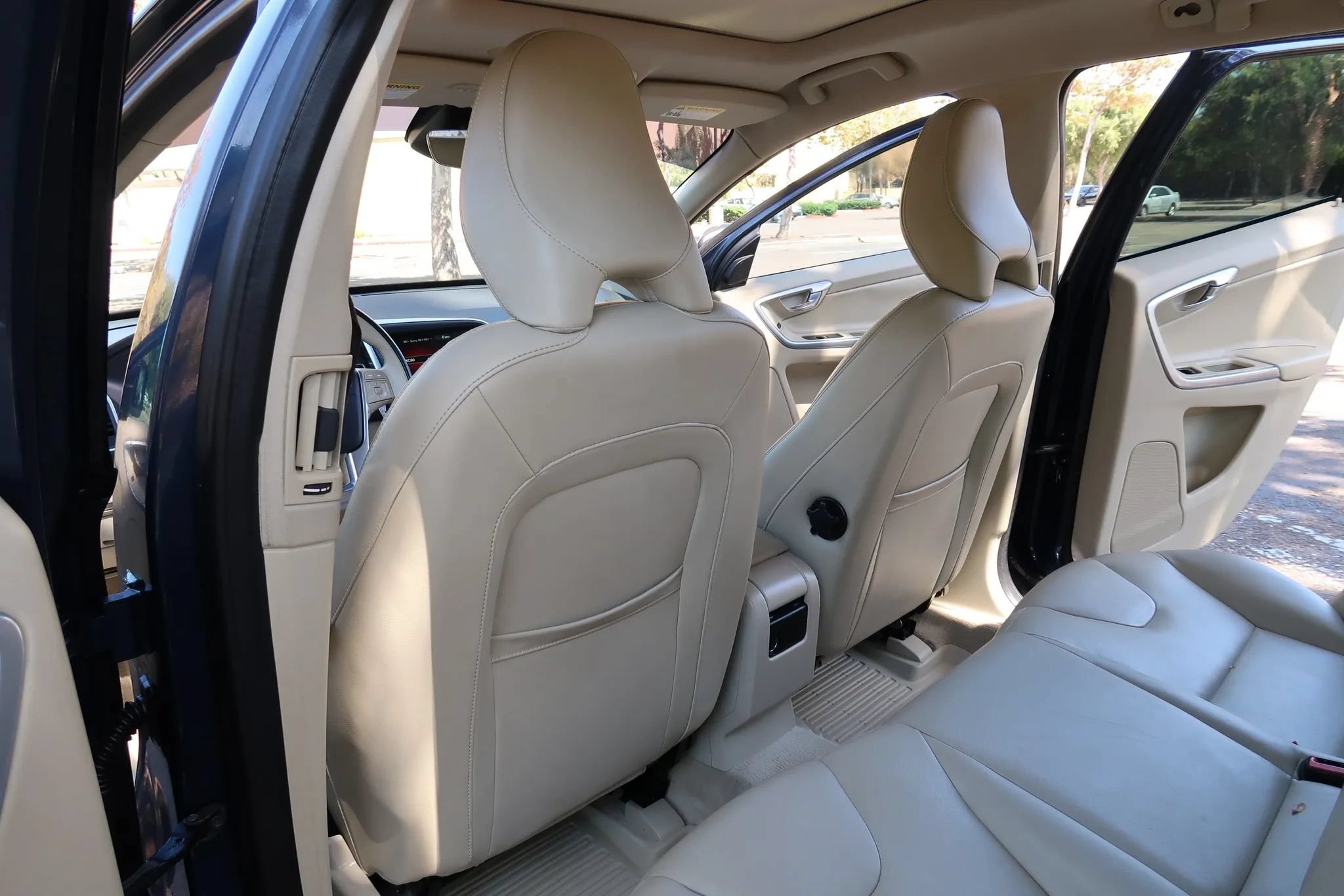 Used 2015 Volvo XC60 T5 w/ Protection Package AWD/4WD image 12