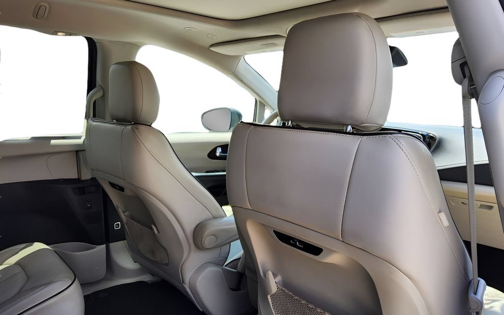Used 2021 Chrysler Pacifica Limited w/ Premium & Safety Sphere Group AWD/4WD image 43