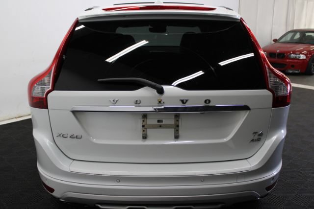 Used 2017 Volvo XC60 T6 Dynamic w/ Preferred Option Package AWD/4WD image 7