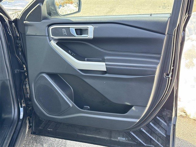 Used 2022 Ford Explorer XLT w/ Equipment Group 202A image 8
