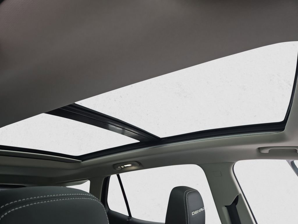 Used 2023 GMC Terrain Denali w/ Denali Premium Package image 18