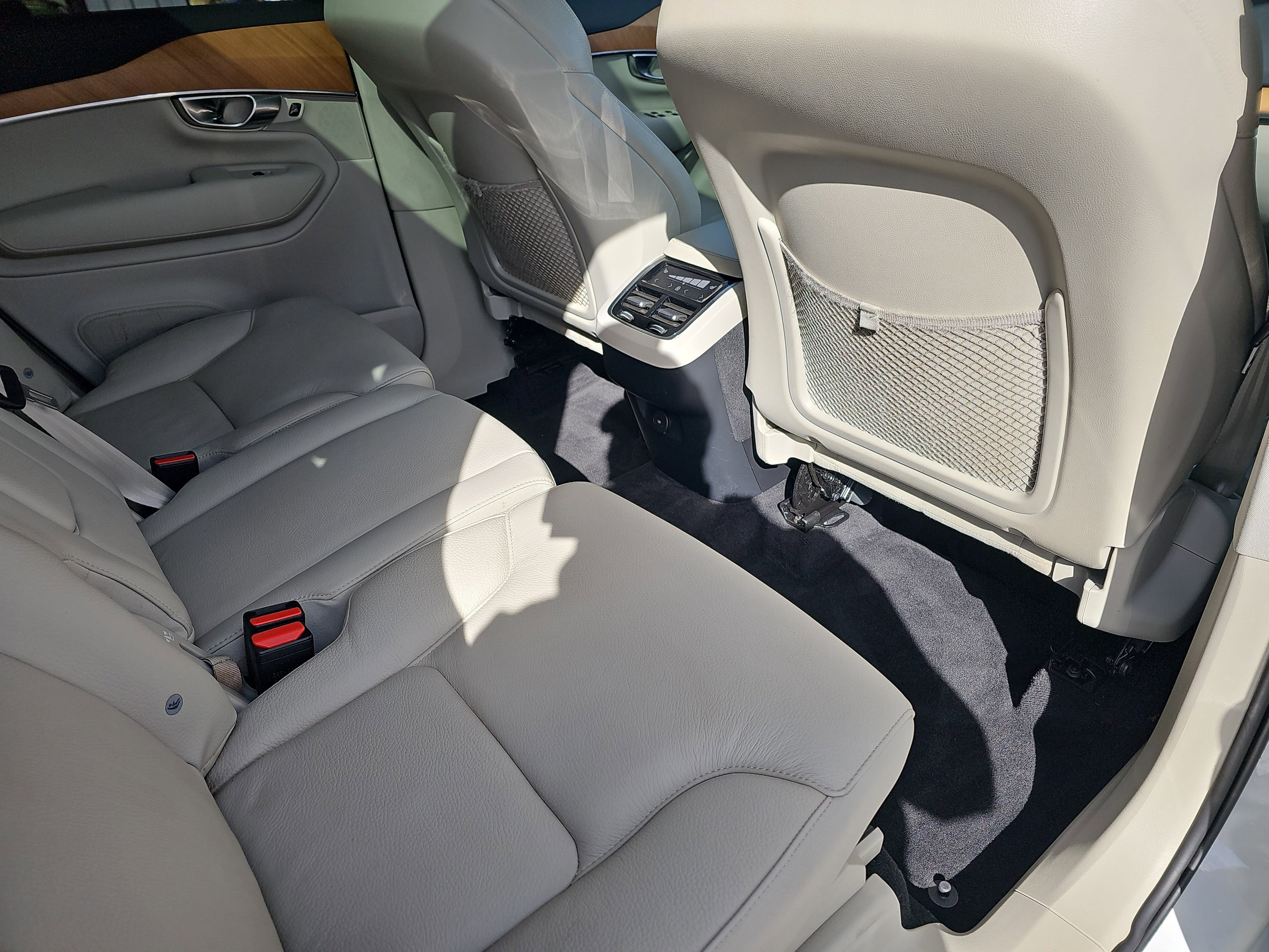 Used 2022 Volvo XC90 T6 Momentum w/ Climate Package image 11