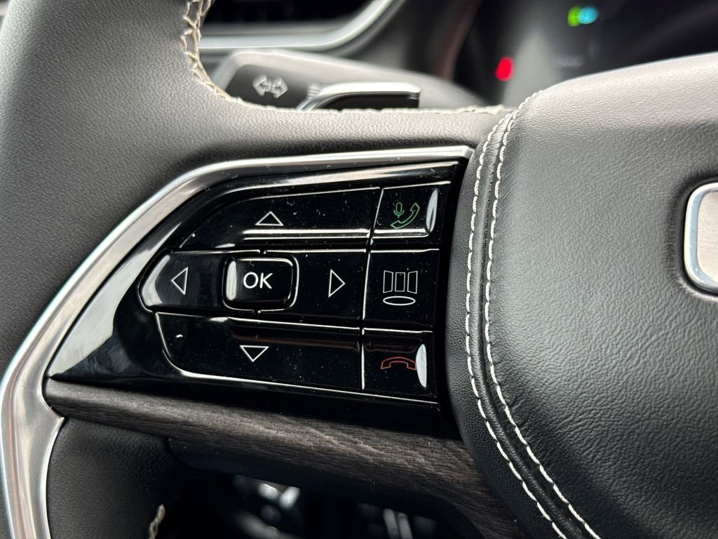 Used 2022 Jeep Grand Cherokee Overland w/ Luxury Tech Group IV image 31