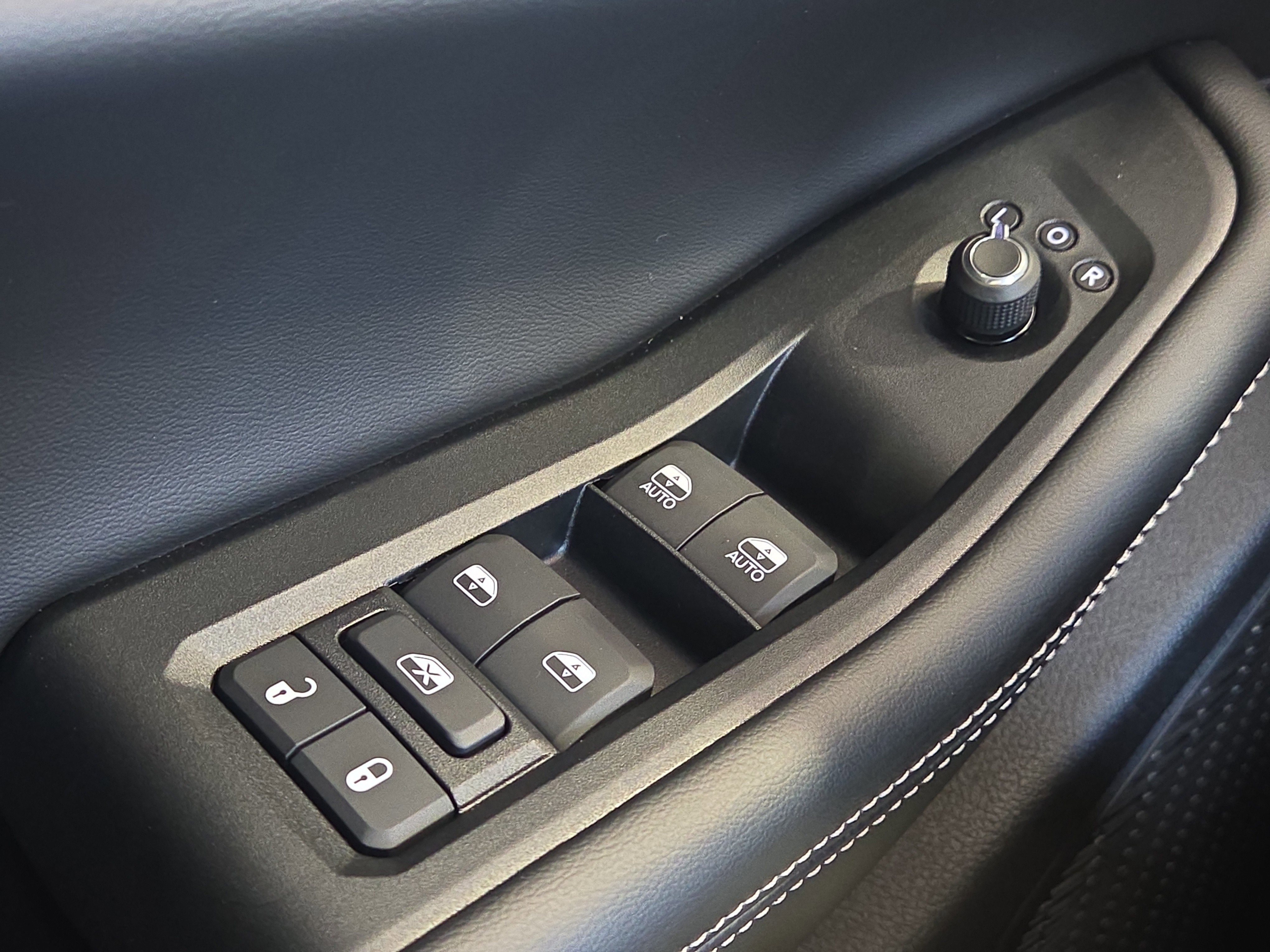 New 2025 Jeep Grand Cherokee Limited w/ Black Appearance Package image 26