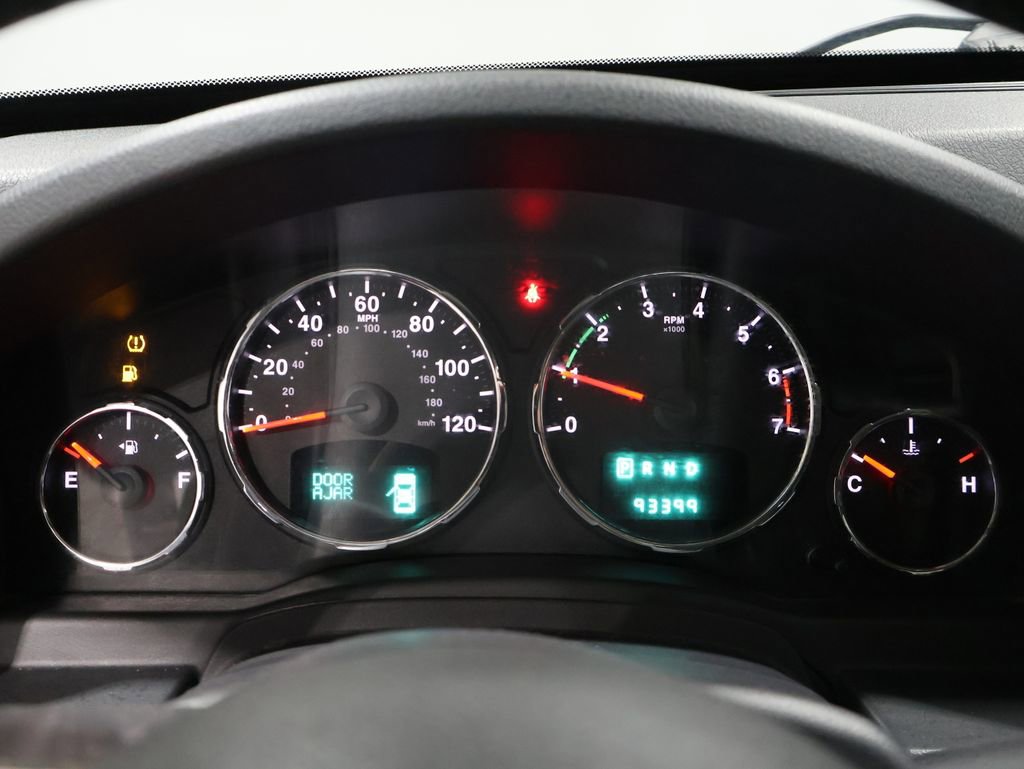 Used 2012 Jeep Liberty Limited w/ Tire & Wheel Group image 38