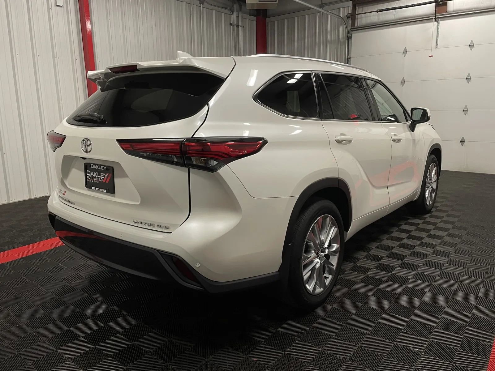 Used 2020 Toyota Highlander Limited image 4