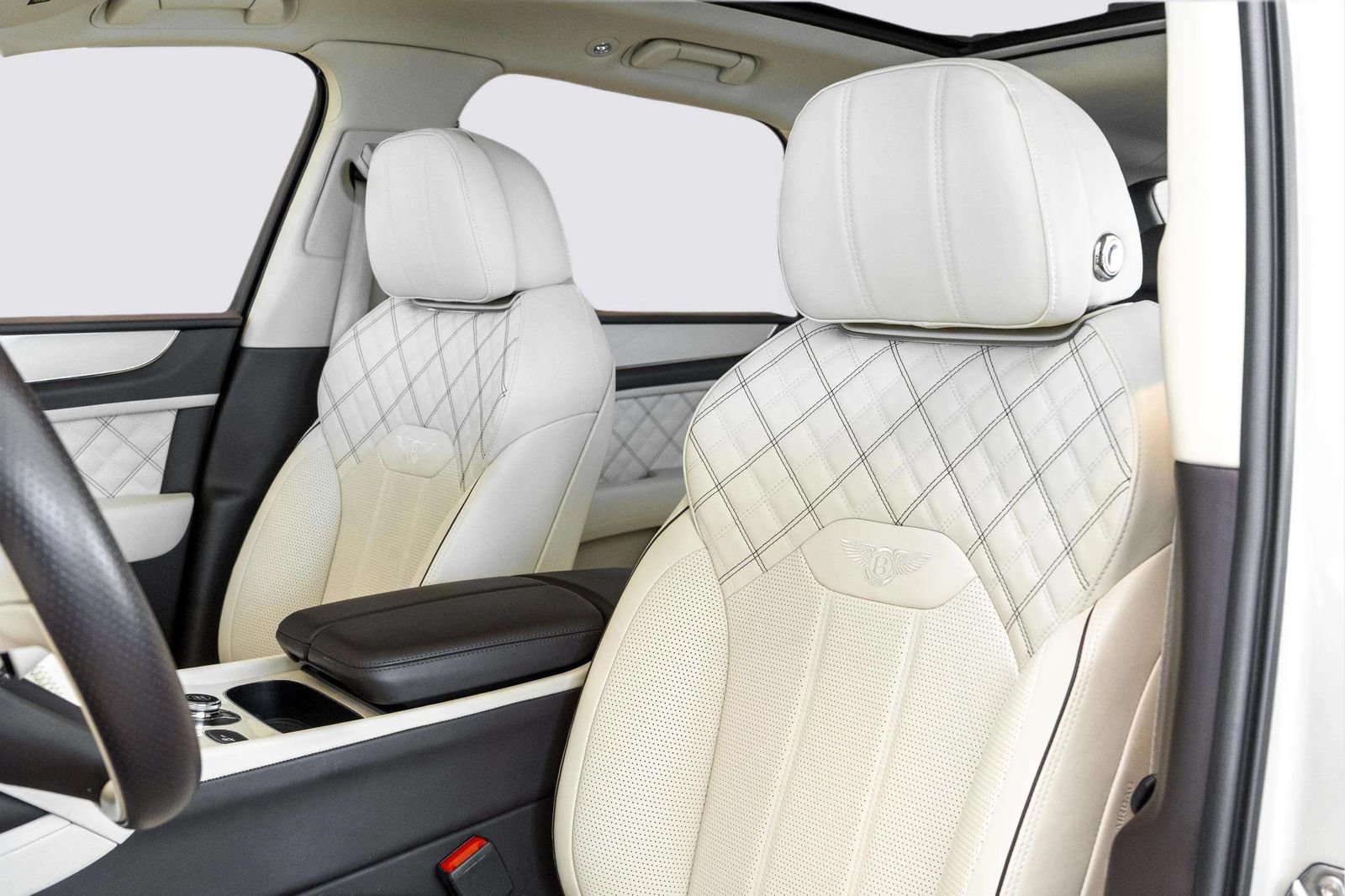 Used 2022 Bentley Bentayga AWD/4WD image 17