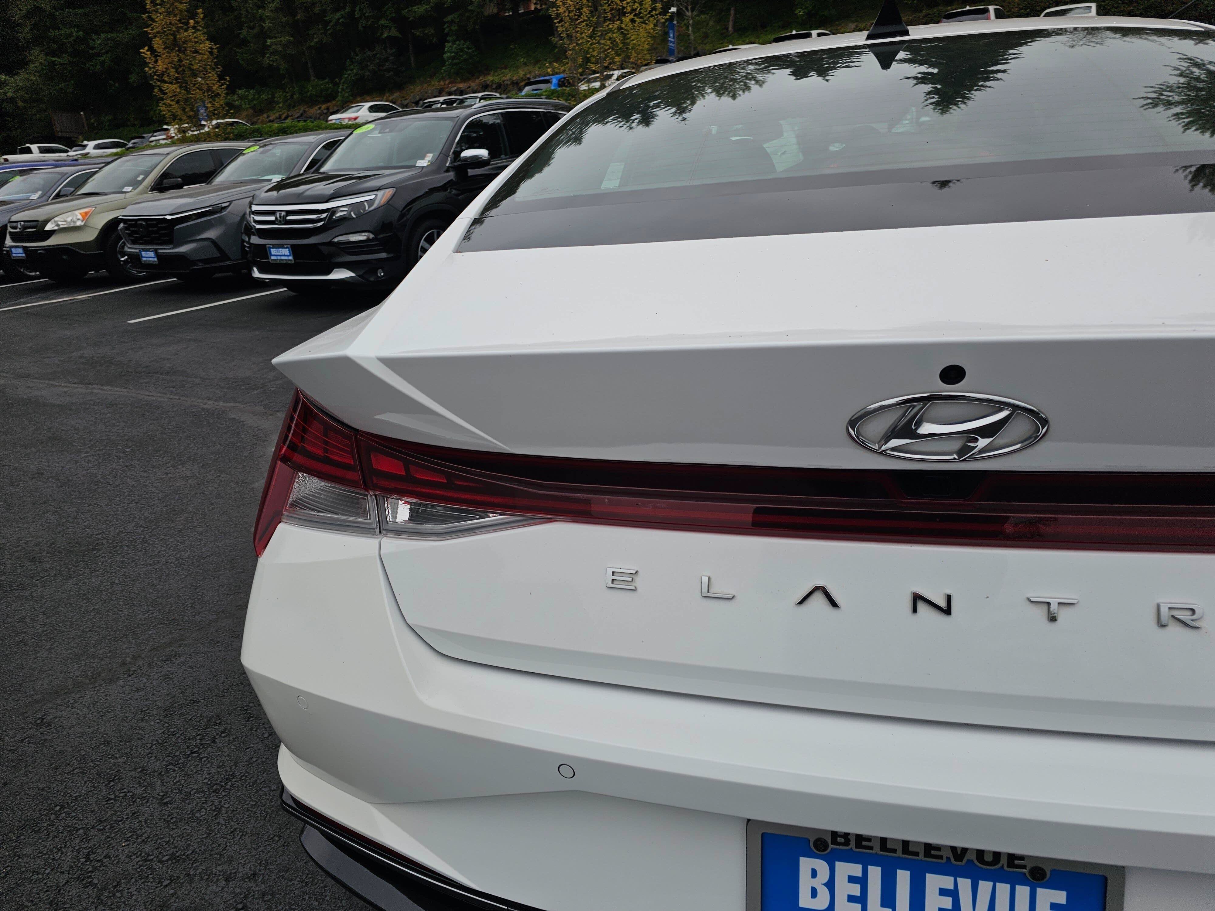 Used 2023 Hyundai Elantra Limited w/ Cargo Package FWD image 16