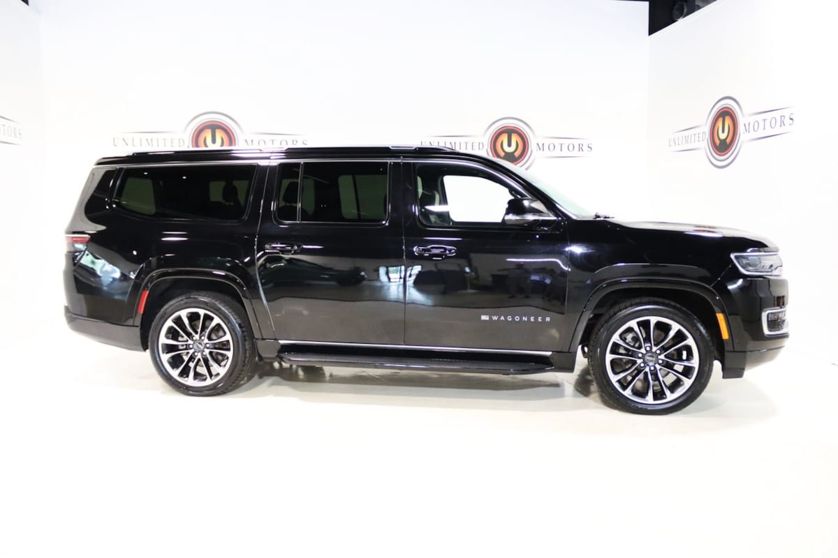 Used 2023 Jeep Wagoneer L Series II w/ Premium Group I AWD/4WD image 33