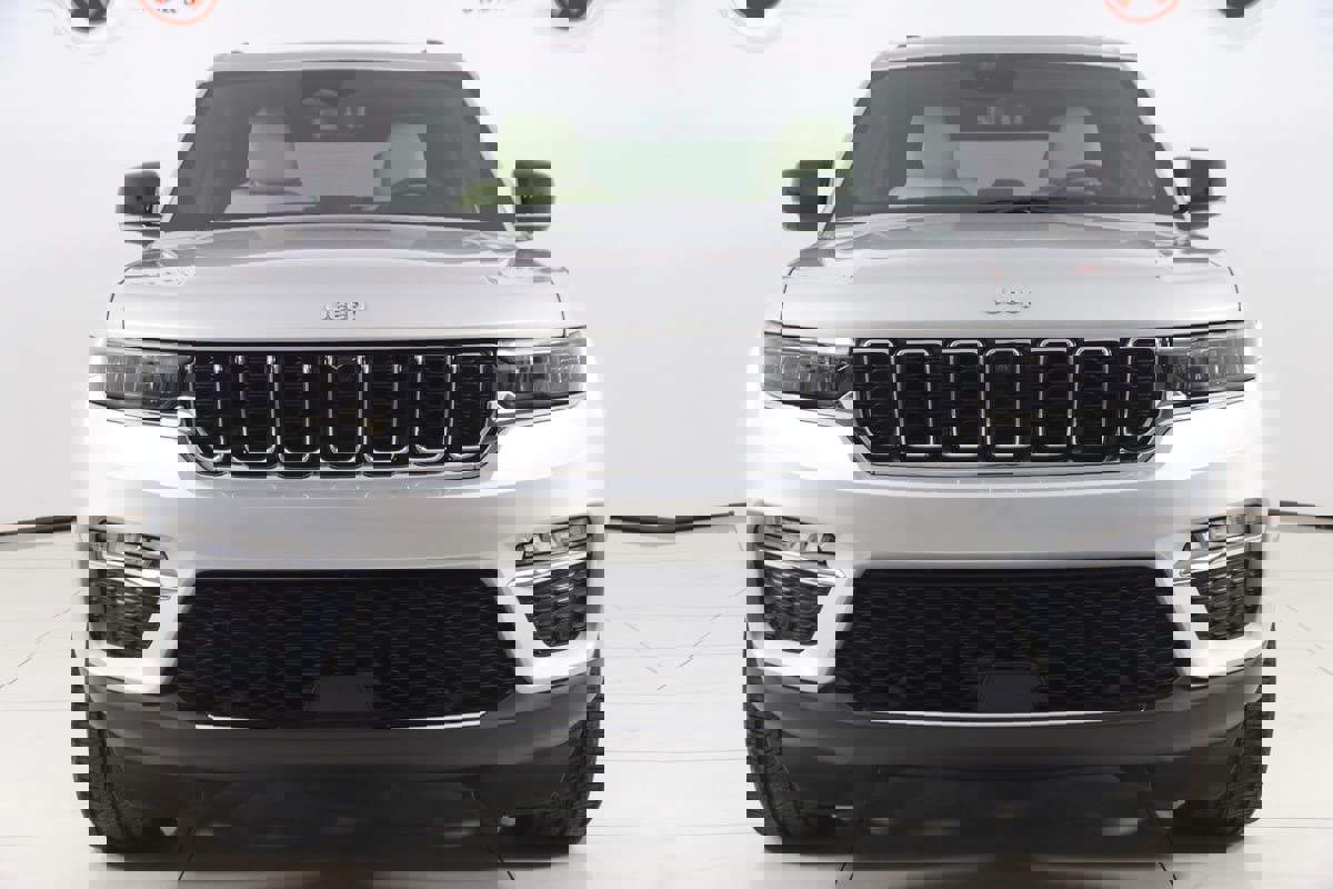 Used 2024 Jeep Grand Cherokee Limited w/ Luxury Tech Group II image 53