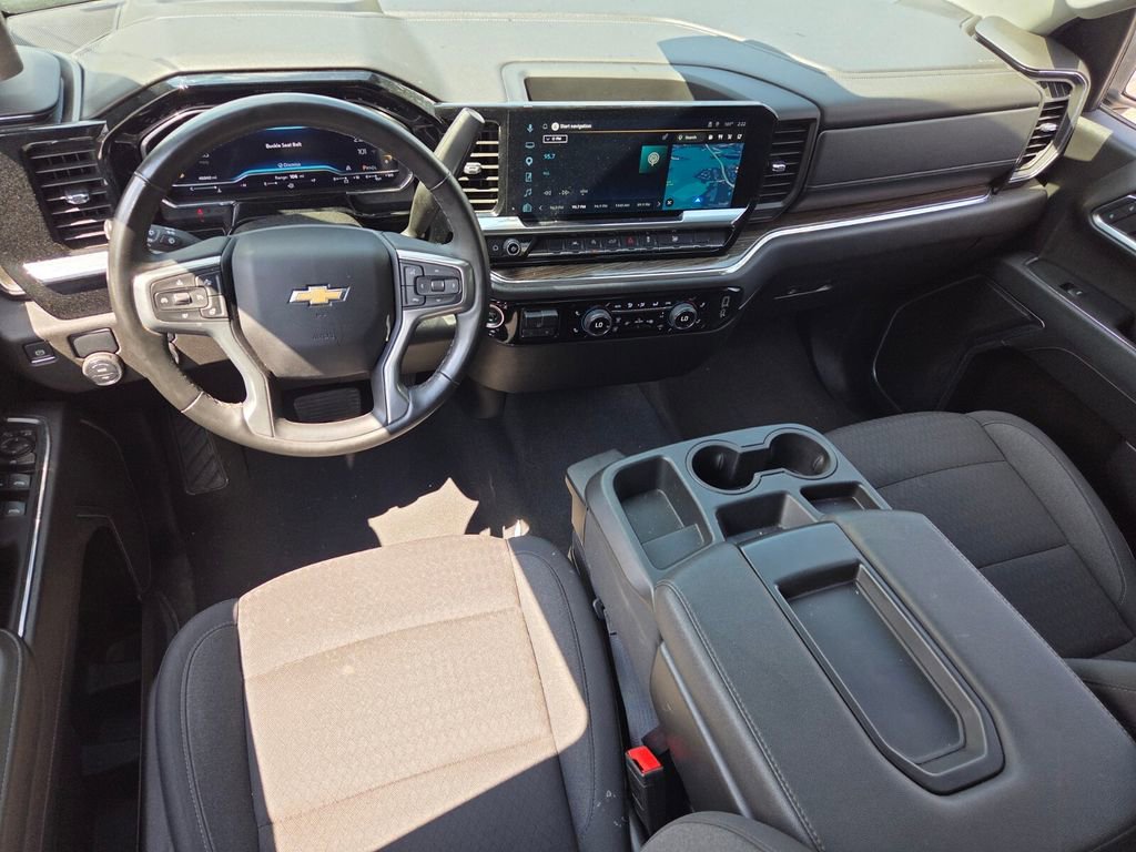Used 2025 Chevrolet Silverado 1500 LT RWD image 9