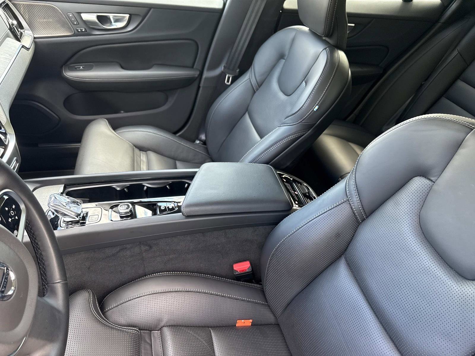 Used 2025 Volvo V60 B5 Cross Country Ultra w/ Climate Package image 20