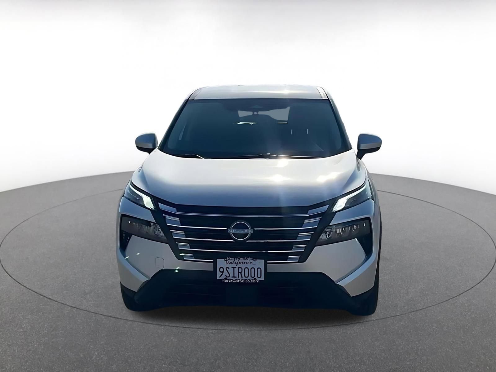 Used 2025 Nissan Rogue SV image 4