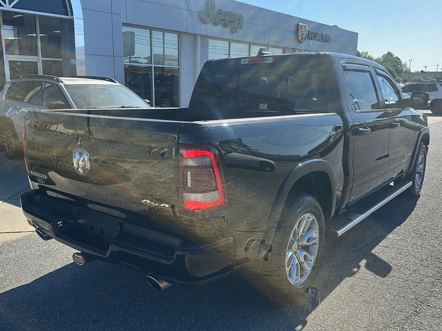 Used 2019 RAM 1500 Laramie w/ Sport Appearance Package AWD/4WD image 10