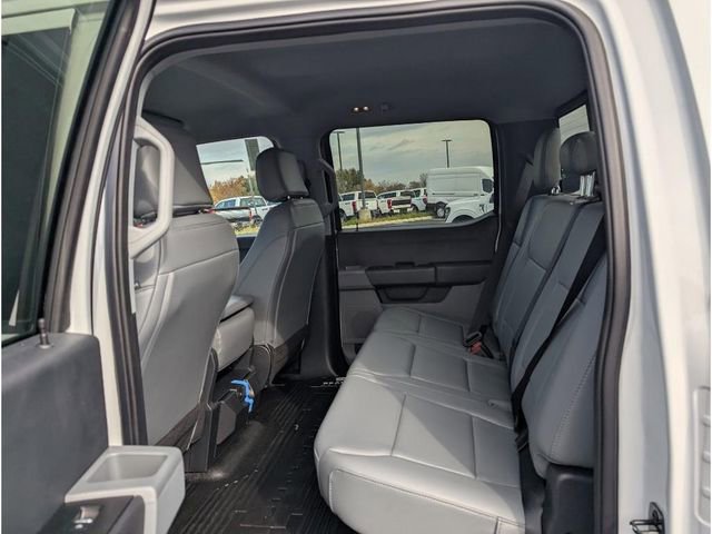 New 2025 Ford F550 4x4 Crew Cab image 12