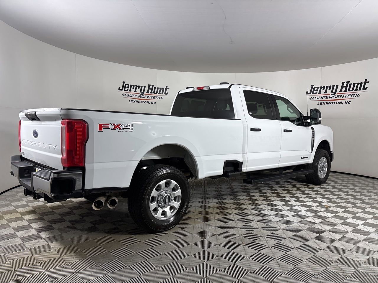 Used 2024 Ford F250 XLT w/ FX4 Off-Road Package image 4