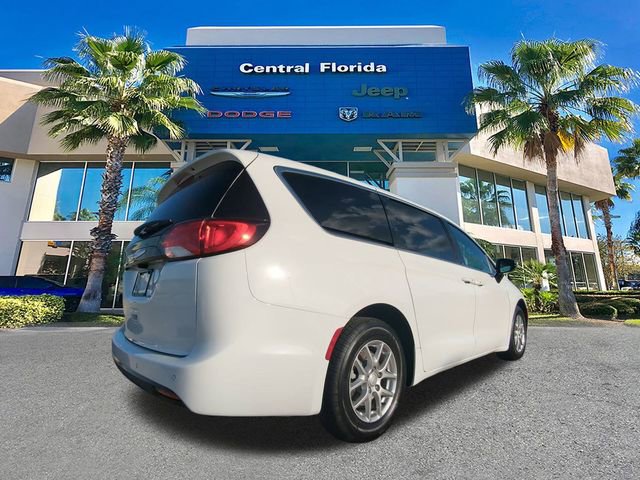 New 2026 Chrysler Voyager LX image 5