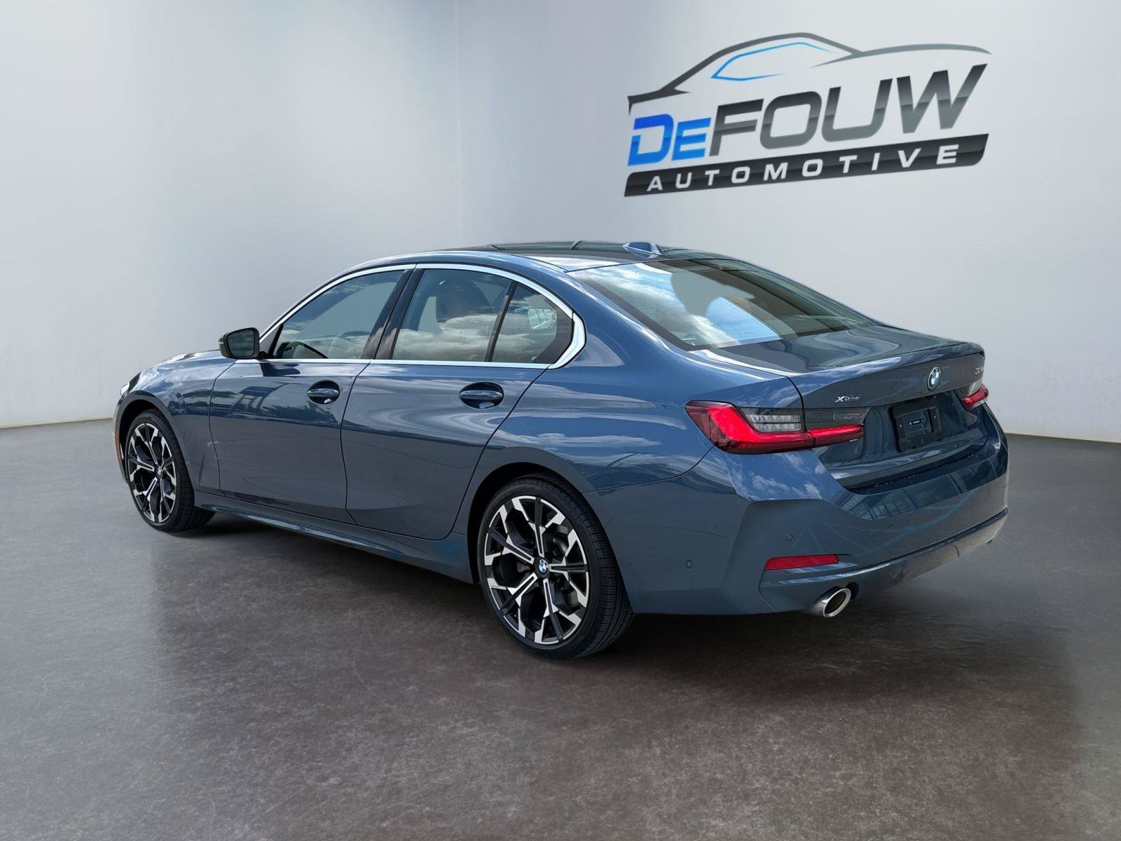 Used 2026 BMW 330i xDrive Sedan w/ Premium Package AWD/4WD image 5