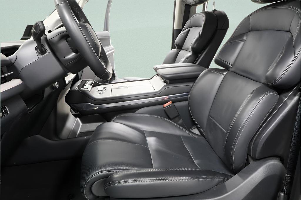 Used 2025 Lincoln Navigator Reserve image 21