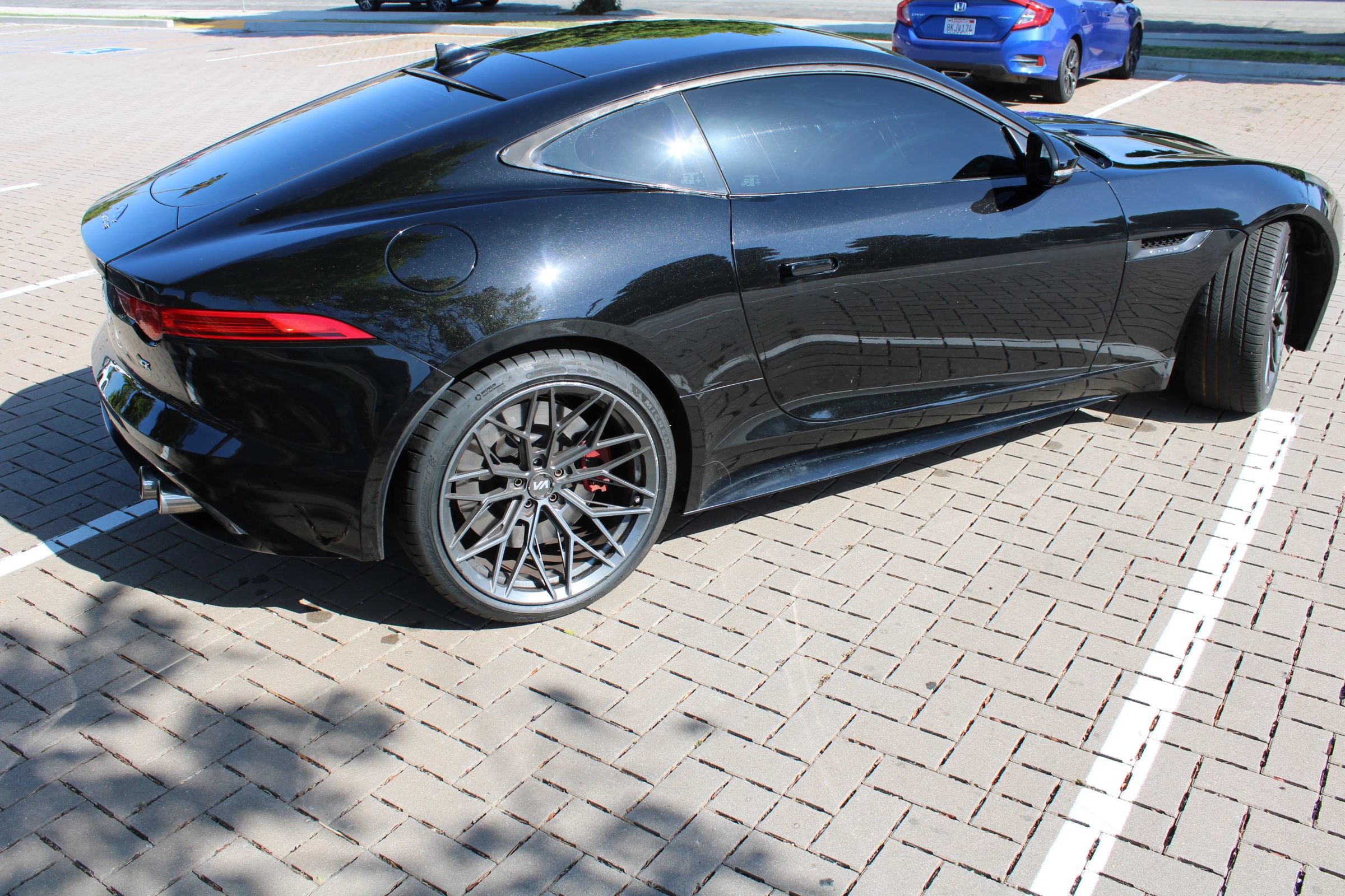 Used 2015 Jaguar F-TYPE R RWD image 8