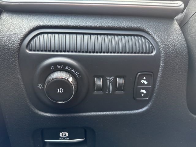 Certified 2024 Jeep Wagoneer Series III w/ Flexible Seating Group image 13