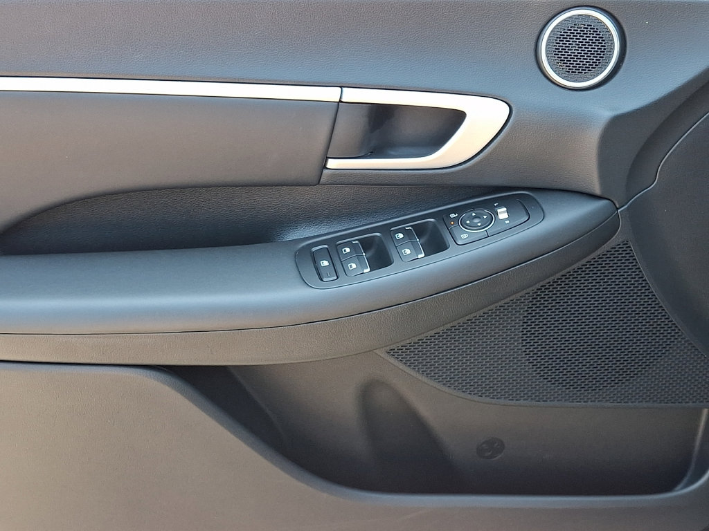 Used 2025 Hyundai Sonata SEL FWD image 23