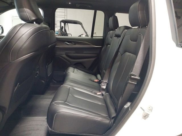 New 2025 Jeep Grand Cherokee Limited image 9