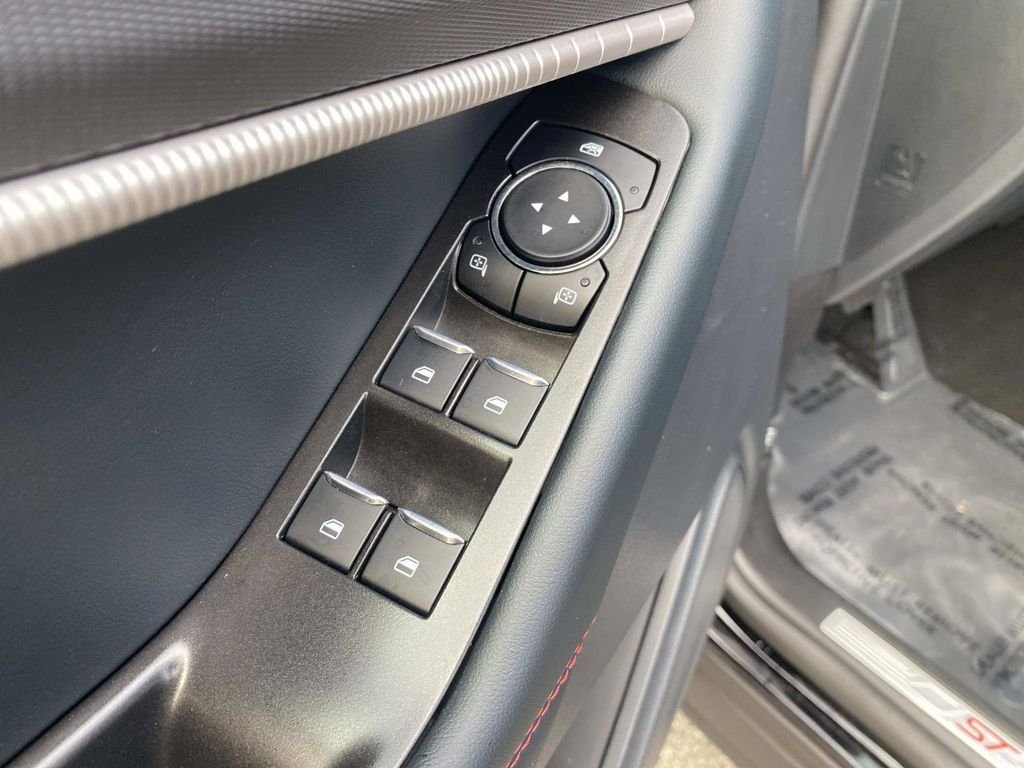 Used 2025 Ford Explorer ST-Line AWD/4WD image 18