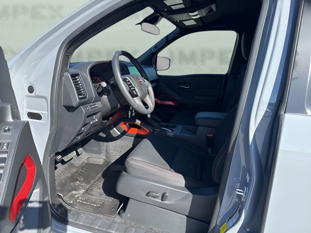 Used 2024 Nissan Frontier PRO-4X w/ Pro Convenience Package image 9