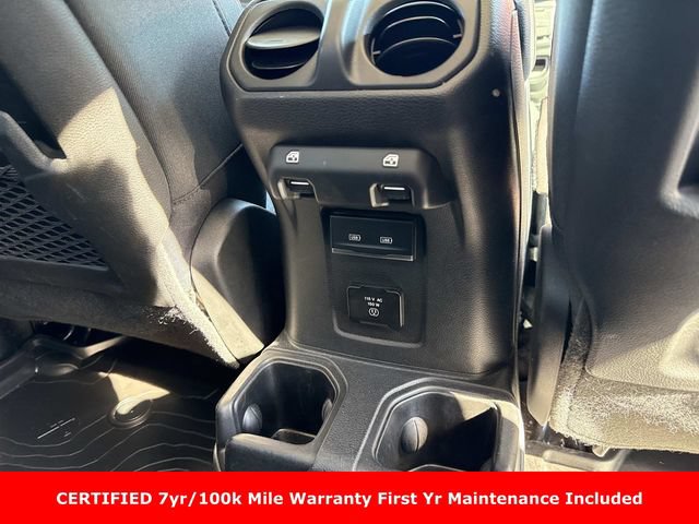 Used 2022 Jeep Wrangler Unlimited Rubicon w/ LED Lighting Group AWD/4WD image 13