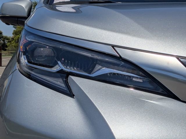 Used 2025 Toyota Sienna Platinum FWD image 10