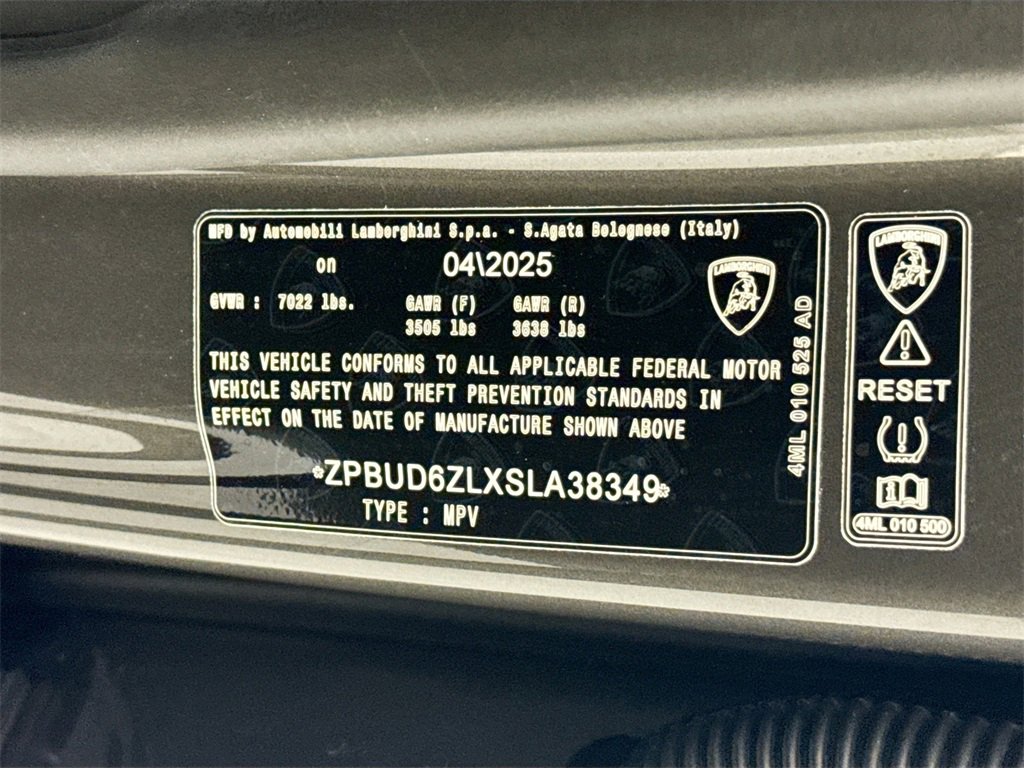 Used 2025 Lamborghini Urus SE image 36