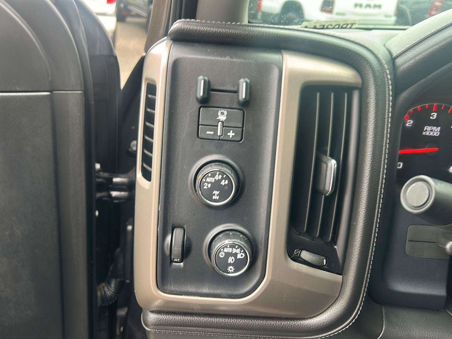 Used 2016 GMC Sierra 1500 Denali w/ Enhanced Driver Alert Package AWD/4WD image 10